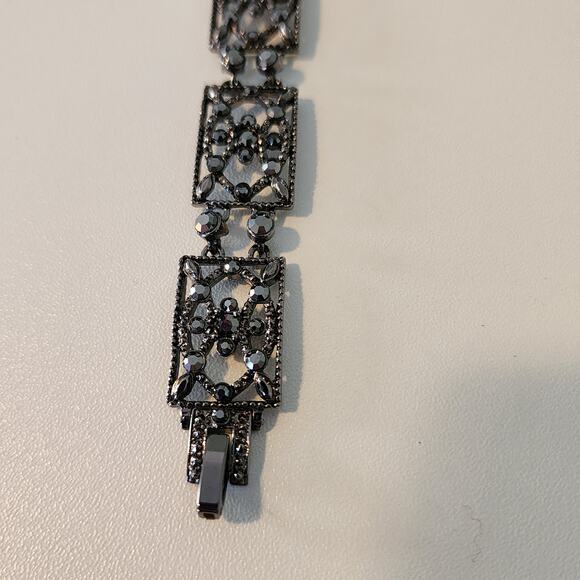Vintage Monet Rhinestone Link Bracelet Black & Silver - Picture 3 of 6